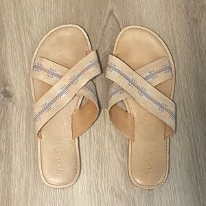 TOMS Women’s Viv Leather Sandals in Honey